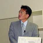 講演会の講師、関東経済産業局総務企画部参事官・日置政伯室長
