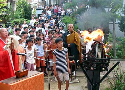 「そろばんの日」に宗正寺で行われた三条珠算簿記学校のそろばん供養