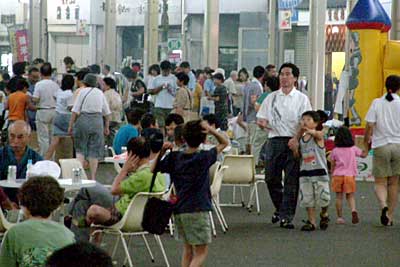 レジャーランドのようなにぎわいだった第15回夜の大バーゲン