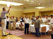 遠藤征喜同組合副理事長の音頭で乾杯