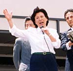昨年4月23日、自民党総裁選の小泉総理の応援で新潟市で街頭演説する真紀子氏