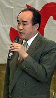 燕商工会議所副会頭に就任、あいさつする小柳孝礼燕振興興業(株)代表取締役