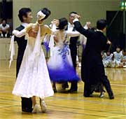 燕市ダンススポーツ連盟によるアトラクション