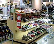 半額中心で売りつくしの靴のマルヒロ