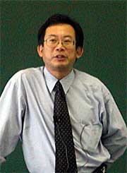 講義する上野正彦日本銀行新潟支店長