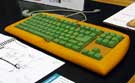 野菜を加工したキーボード