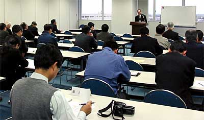 10月1日発足した燕市国際交流協会が開いた海外経済セミナー
