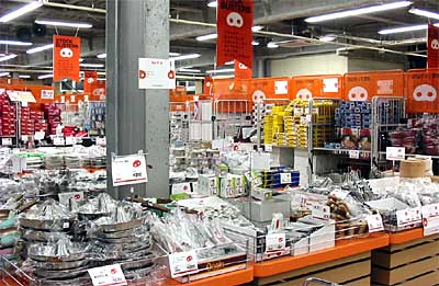 さらに商品が充実したストックバスターズの店内