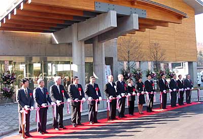 加茂市市民福祉交流センター「加茂美人の湯」のテープカット