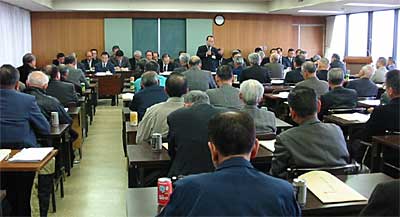 28日、燕市で開かれた平成14年度市政懇談会