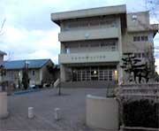 20日、休校した大島小学校