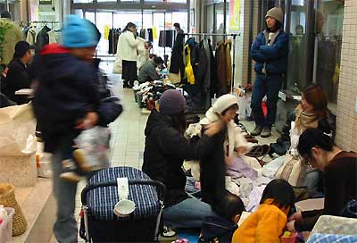 22、23の2日間開かれた三条よってけ祭りのフリーマーケット