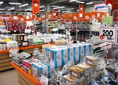 3月からの平日営業に向け、商品も充実するストックバスターズ