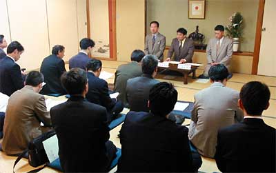 27日開かれた(協)三条工業会平成14年度臨時総会