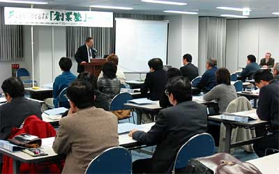 17日、三条・燕地域リサーチコアで開講した平成14年度創業人材育成事業「創業塾」