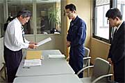 まちづくり市民会議が田上町長に同一請求代表者証明書の交付申請