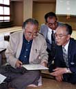 平成8年6月17日。捧さんが個展を開いた燕市文化会館で。