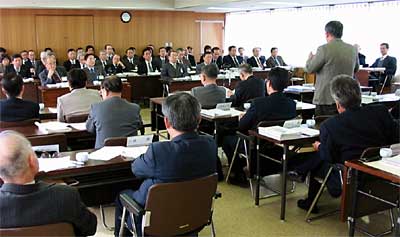 26日開かれた燕市の議員協議会