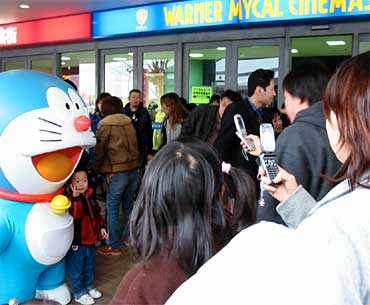 ワーナー・マイカル・シネマズ県央に登場したドラえもん