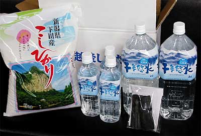 下田村の水とコメ、竹炭をセットにした「ふるさとセット」