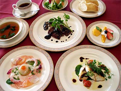 この豪華なディナーを1,980円でサービスするレストランMIYOSHI