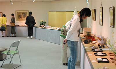創業の明治4年来の菓子が並ぶうのもりやの菓子展