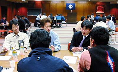 異業種間で情報交換した三条エコノミークラブの4月例会