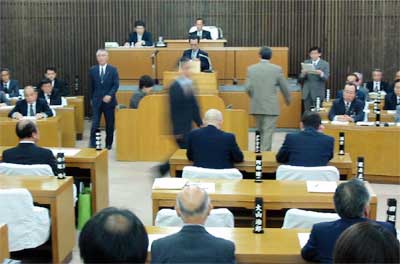 20日の燕市議会の議長選挙で赤塚功市議が議長就任