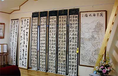 外山三合庵さんが新築したギャラリー「三合庵」でオープン展