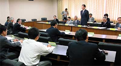 28日開かれた平成15年度三条市防災会議