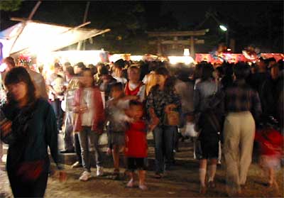 47,000人の人出でにぎわう八幡宮境内