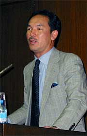 講演する山井太(株)スノーピーク社長