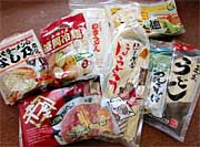 お楽しみ袋に詰まっている各地のご当地麺