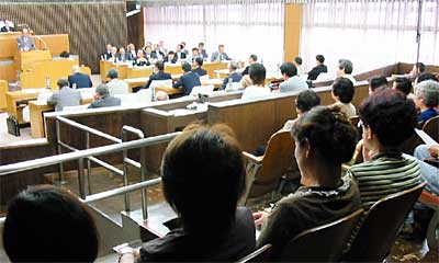 17日開かれた燕市議会定例会2日目