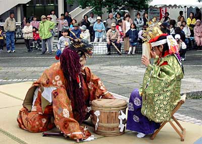 1日、三条市・パルム周辺で行われた第4回ヤマタオオロチ伝説まつり