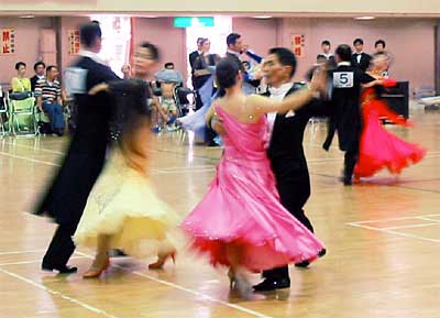 8日、三条市厚生福祉会館で開かれた第5回新潟県スポーツダンス大会