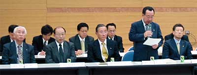 県央東部合併研究会で最後に席を並べた構成5市町村長、前列左から佐藤下田村長、小林栄町長、佐藤田上町長、高橋燕市長、高橋三条市長