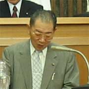 高橋市長に詰め寄る古寺市議