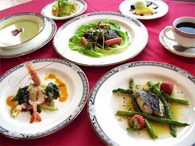 この豪華さで1,980円の今月のディナーコース