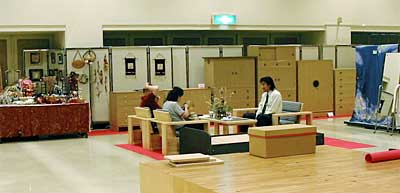 昨年の加茂・桐たんす展の開場の様子