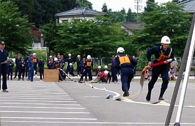 13日開かれた三条市長杯争奪第16回三条市消防団小型ポンプ操法競技会