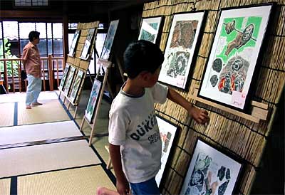 17日まで三条市丸井今井邸で開かれている遠藤ケイ作品展