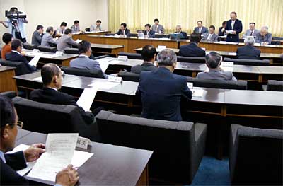 18日開かれた三条市の合併問題等調査特別委員会