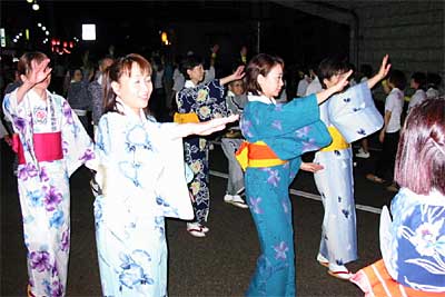 三条夏まつり1日夜の民謡踊り流し