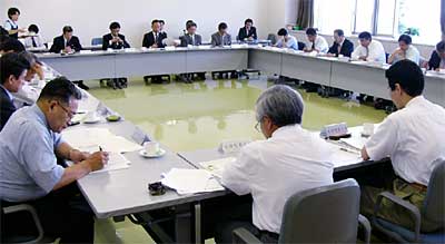27日開かれた平成15年度中小企業大学校三条校関係機関連絡会議の支援機関対象の会議