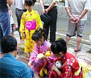 浴衣で訪れた女の子