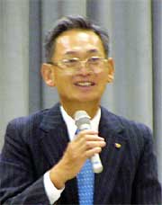 開会あいさつで会員をねぎらう渡辺勝利三条商工会議所会頭