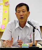 青年の質問に答える高橋三条市長