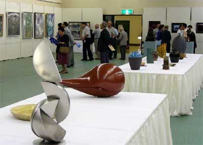 8日まで三条市体育文化センターで開かれている三条市文化団体協議会の大美術展