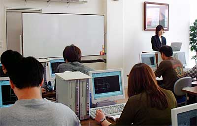 スタッフエースビジネススクールのCAD技術者養成講座の様子
